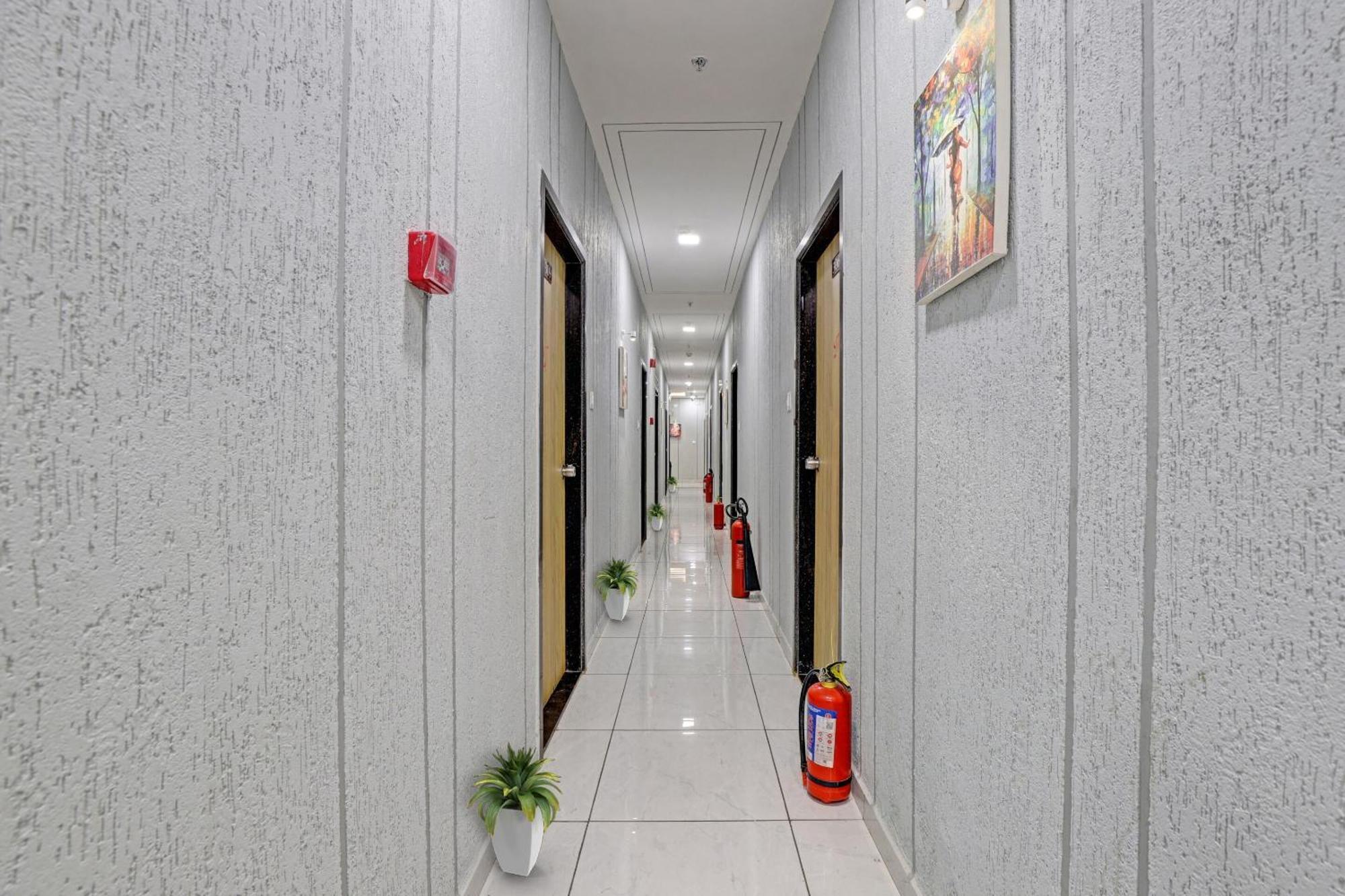 Hotel O Royal Orbit Сурат Экстерьер фото